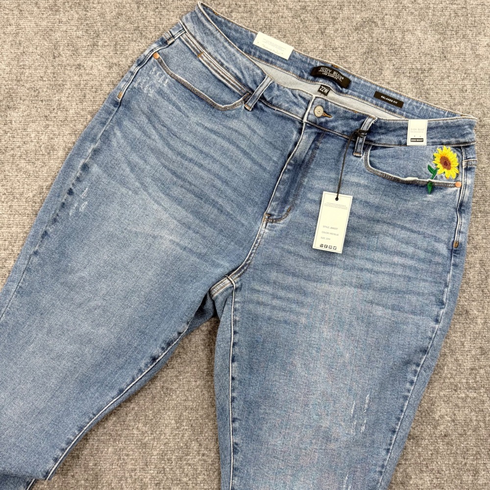 Judy Blue High Waist Relaxed Fit‎ Blue Denim Jeans Sunflower Embroidery 22W NWT